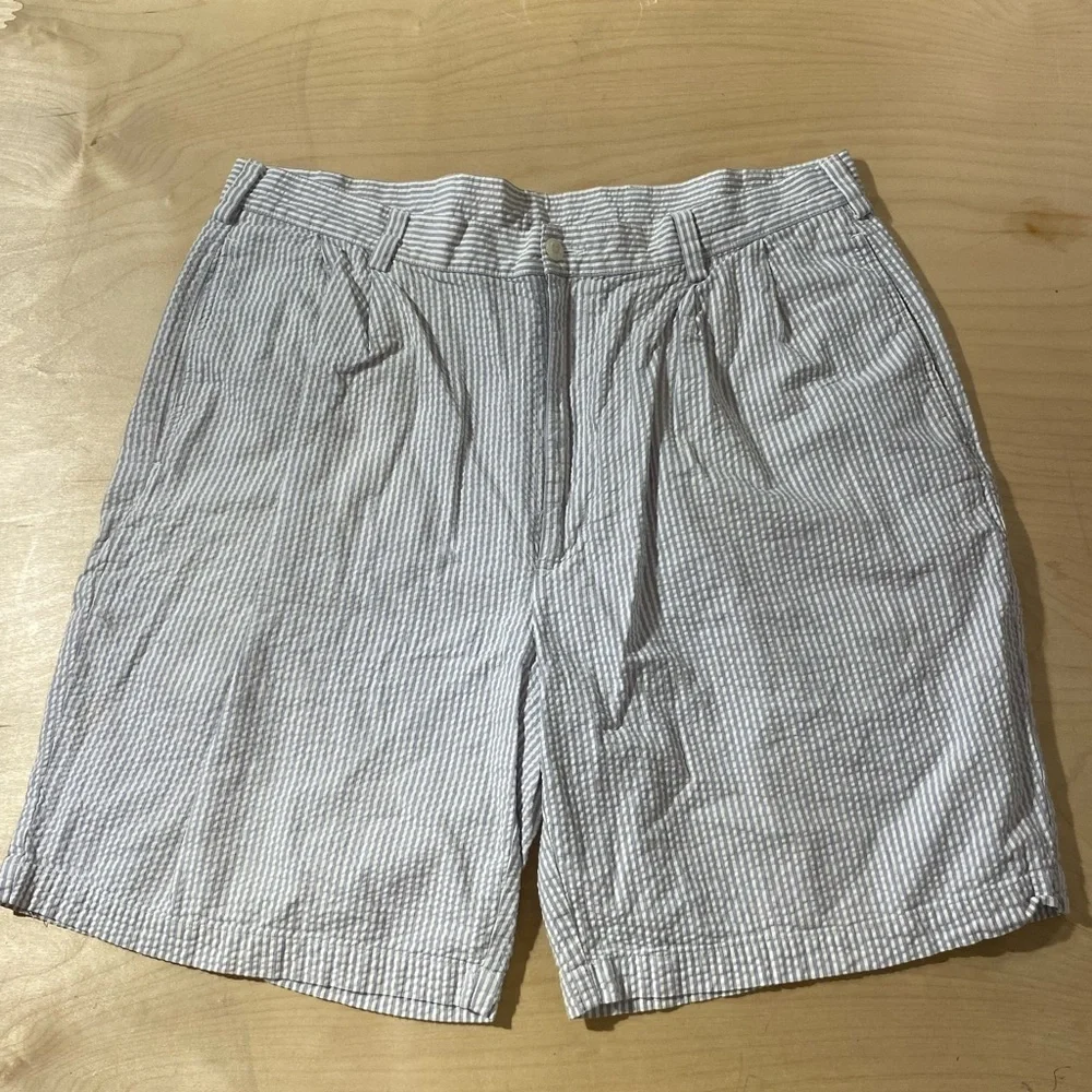 Jos. A. Bank Gray Pinstriped Men's Shorts 38 (HD)